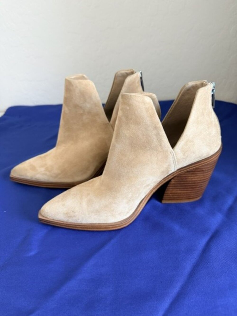 Vince Camuto Gigietta Suede Split-V Ankle Booties in Tan/Beige, Size 8 - Picture 8 of 12